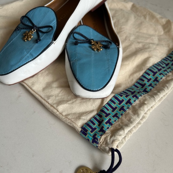 Tory Burch women white & blue two-tone loafers flat - Picture 5 of 5